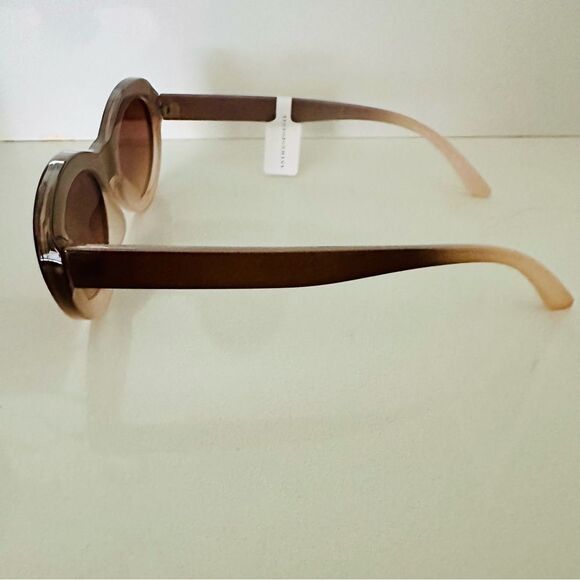 Anthropologie Ombré Eye King Sunglasses. - Picture 3 of 4